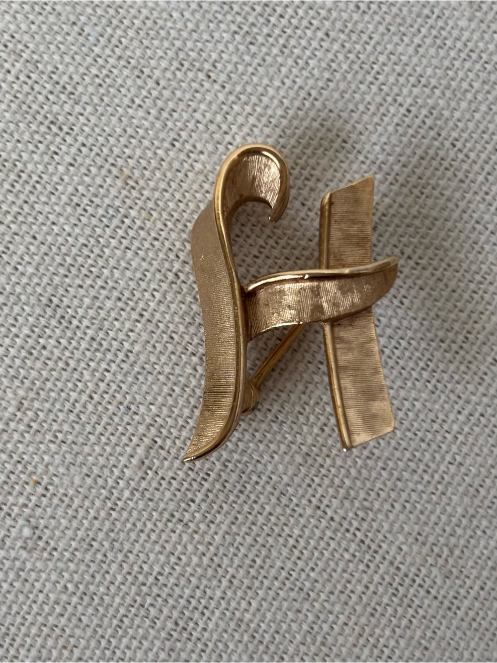 Trifari Vintage Initial Monogram Letter H Brushed Gold Tone Pin Brooch